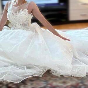 FLASH SALE Exquisite Brand New Wedding Dress